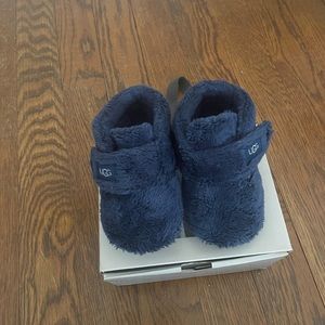 Ugg Bixbee Bootie navy blue size 2/3M